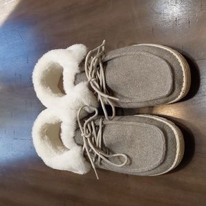 Women's preowned Hey Dude shoes size 9 $25.00 #343